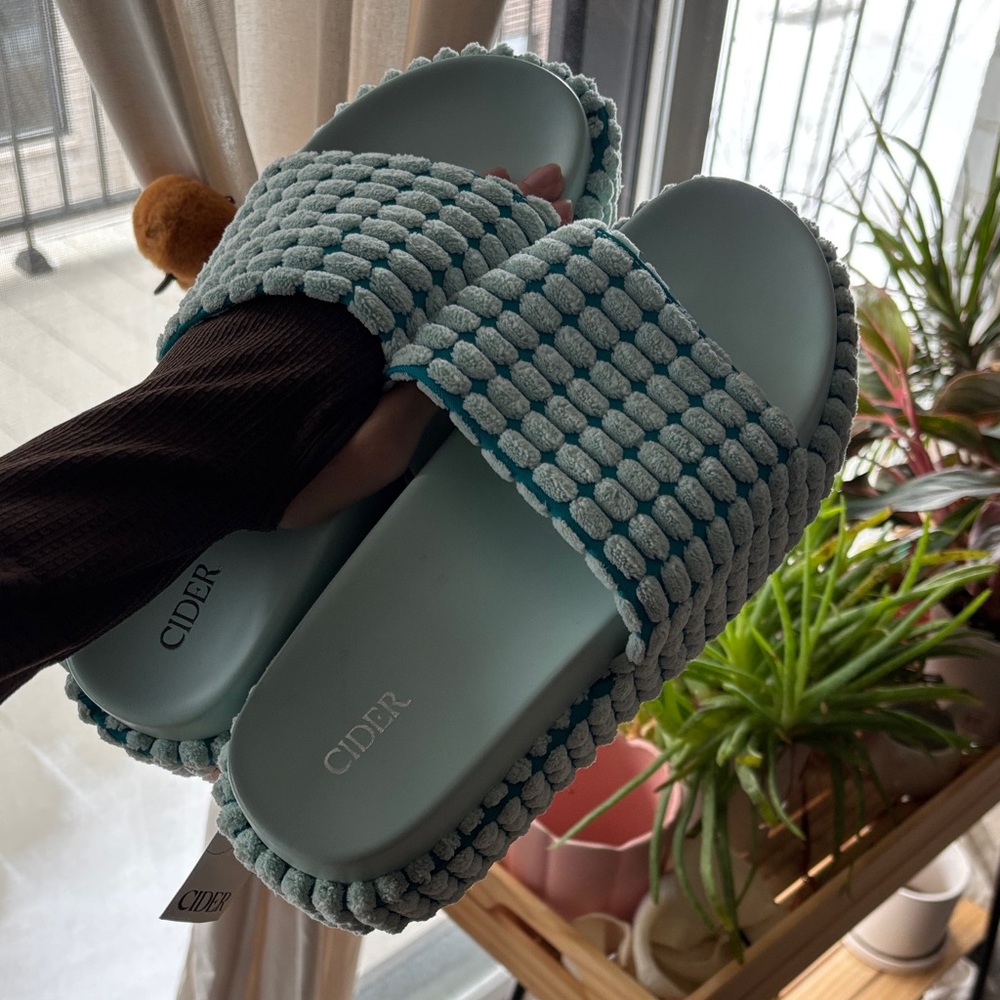 Cider Women's Aqua Textured Platform Sandals